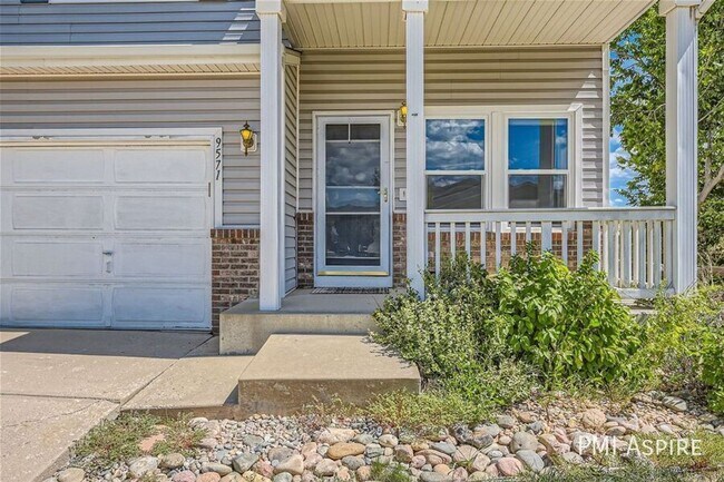 Foto del edificio - Beautiful 4-Bedroom Home with Garage & Fenced Yard
