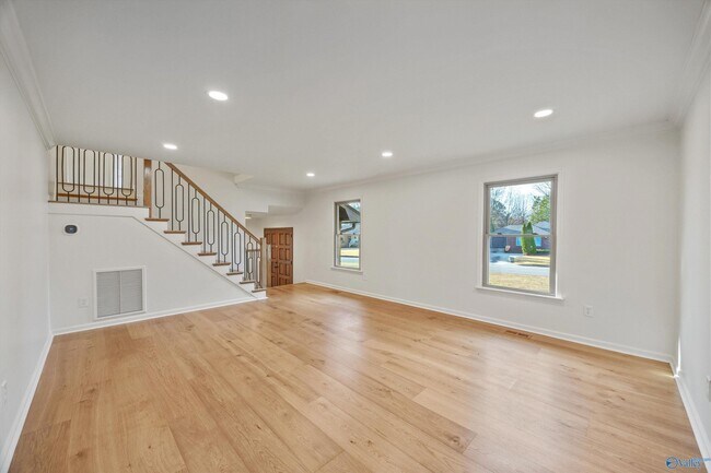 Building Photo - 8003 Brookfield Cir SE