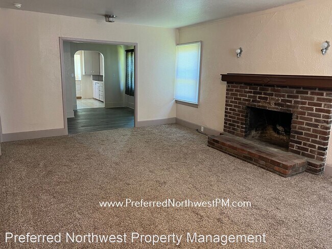 Foto del edificio - 3 br, 1 bath House - 1760 W. Broadway