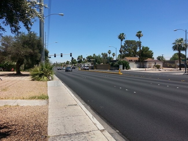 Building Photo - 1458 E Desert Inn Rd