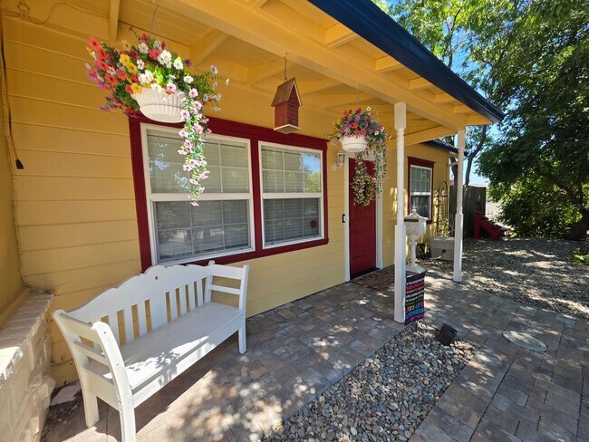 Foto del edificio - Endearing 4/2 Top of the Line Remodel in Concord's Canterbury Neighborhood