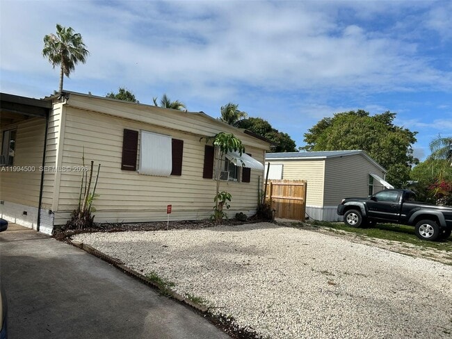 Foto del edificio - 11942 N Branch Rd