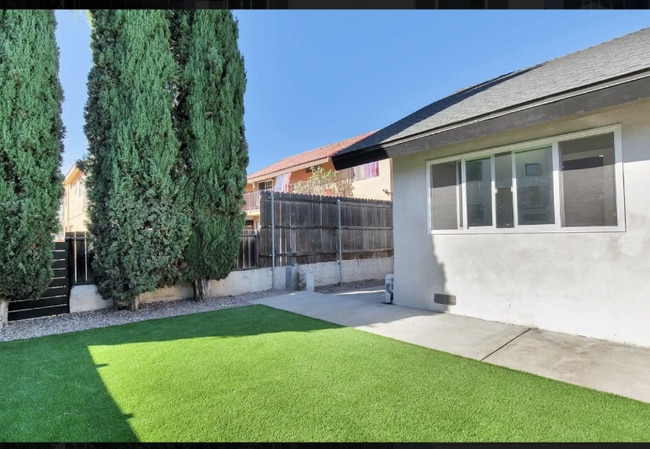 Building Photo - 37451-37452 Boundary St