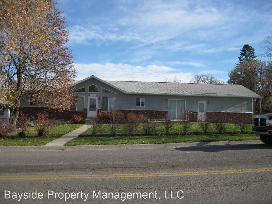 3 br, 2 bath House 1315 1st St E House Rental in Polson, MT