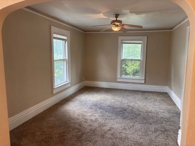 Foto del edificio - 236-236 N Oakland Ave