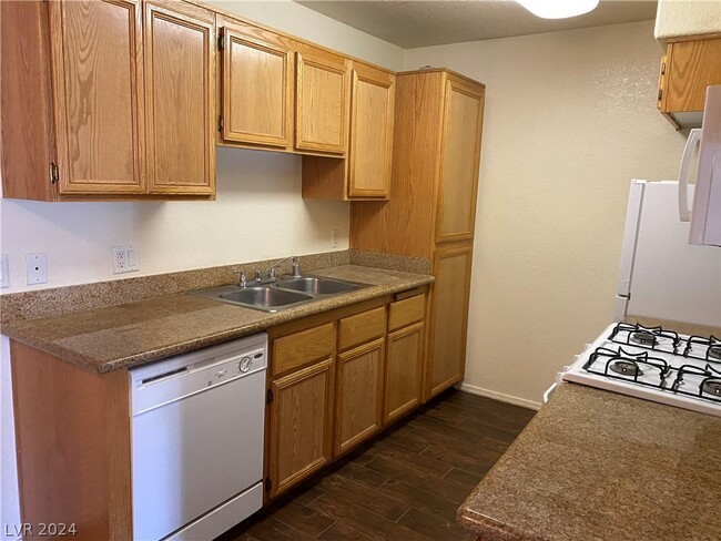 Foto del edificio - 3318 N Decatur Blvd