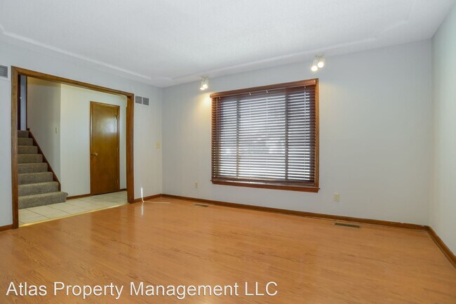 Building Photo - 4 br, 3.5 bath House - 8024 N Serene Ave