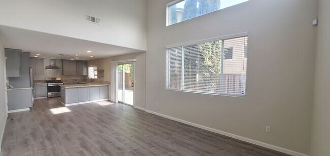 Building Photo - Lovely corner SFR in quiet neighborhood