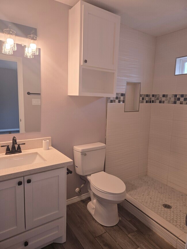 Baño principal - 1413 Glasscock Ave