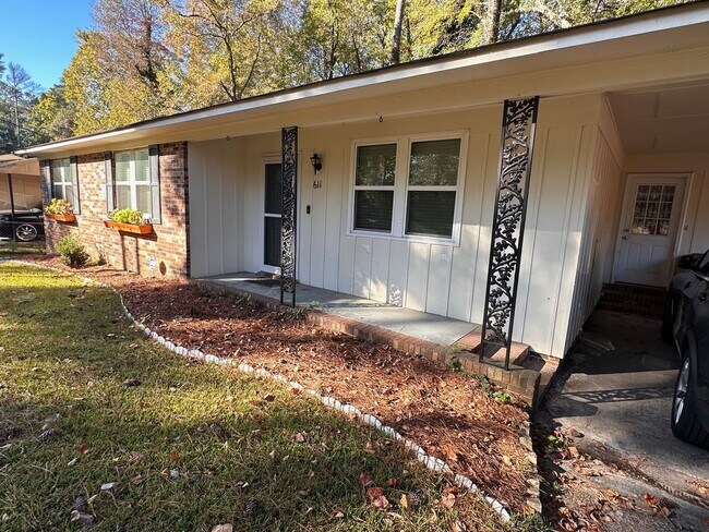 Building Photo - West Augusta Charm