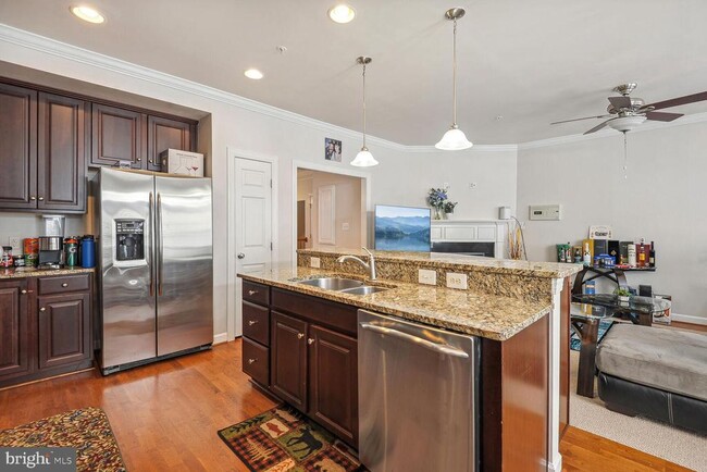 Building Photo - 5708 Callcott Way