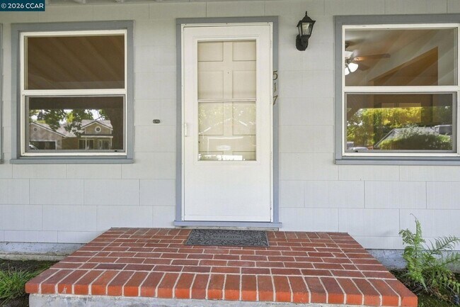 Building Photo - 517 Shelly Dr