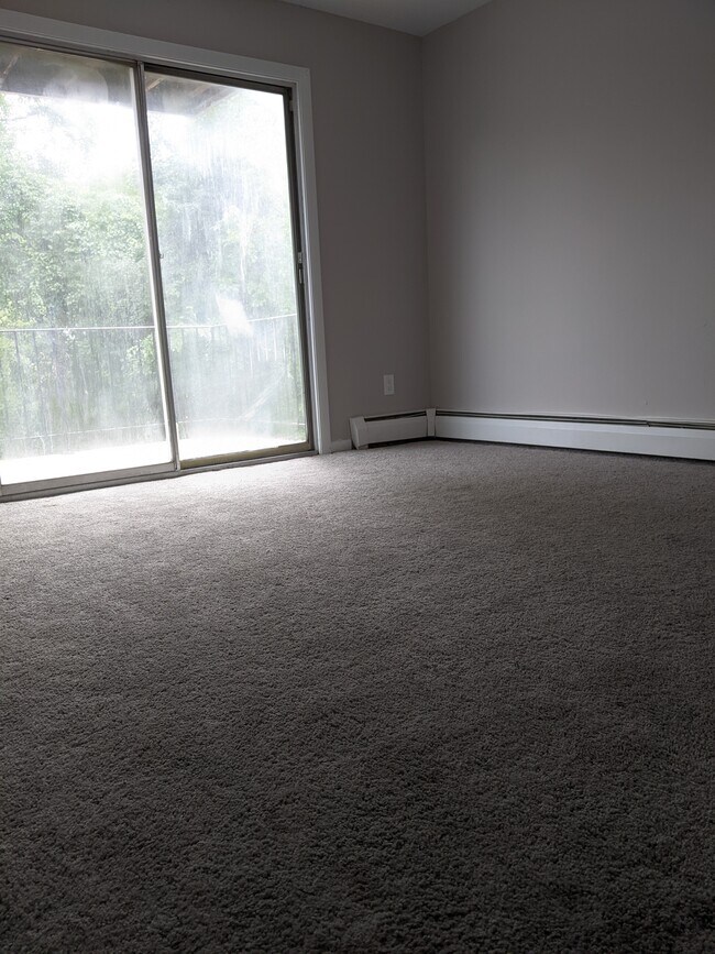 Bedroom w/ porch - 404 Woodtick Rd