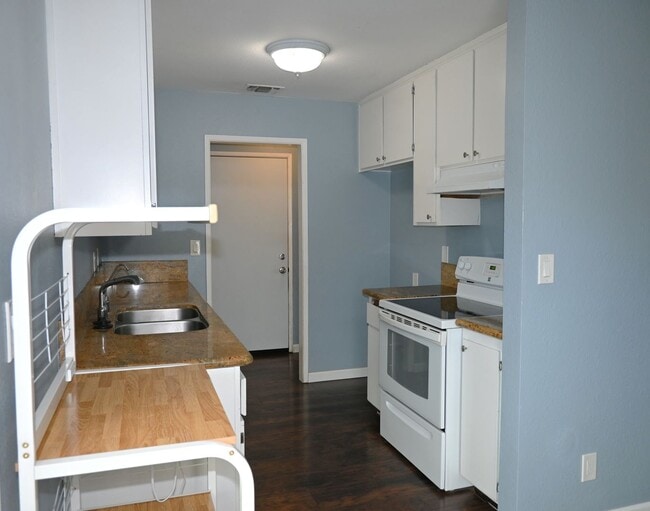 Building Photo - 5316 Nelson St