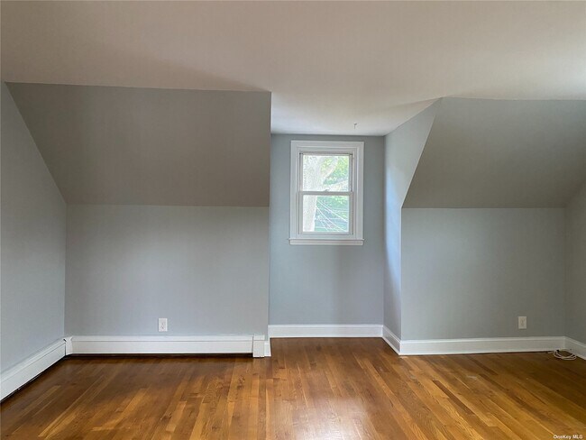 Building Photo - 60 Hendrick Ave