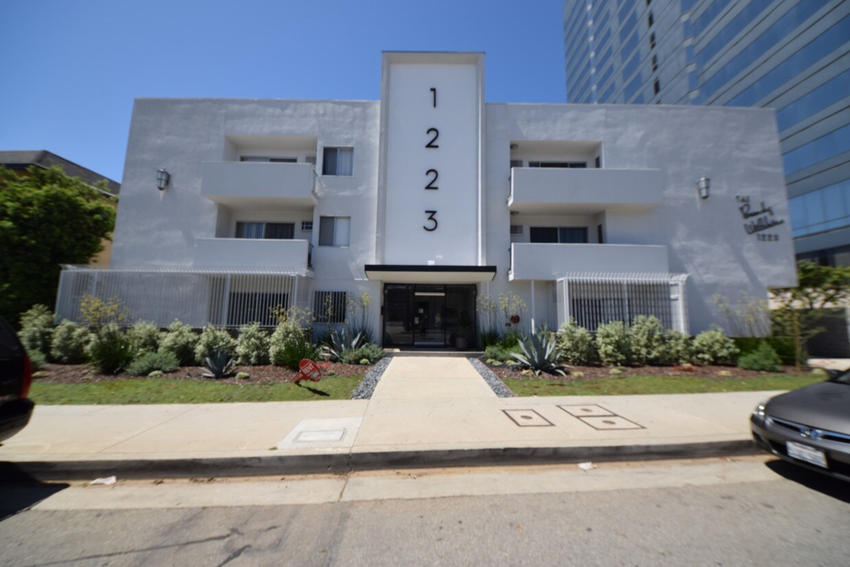 Primary Photo - 1223 S Bundy Dr