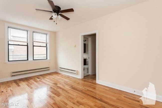 Building Photo - 1157 W Diversey Pkwy