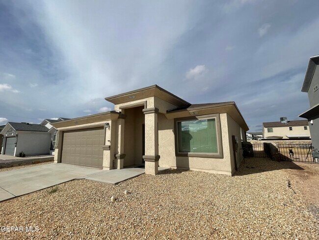 Foto del edificio - 15017 Dream Ct