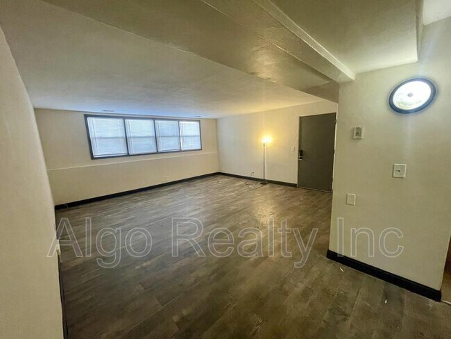 Foto del edificio - 2419 Plymouth Ave N