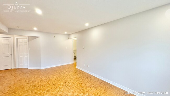 Building Photo - 112 Spadina Av