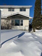Building Photo - 718 Minto St