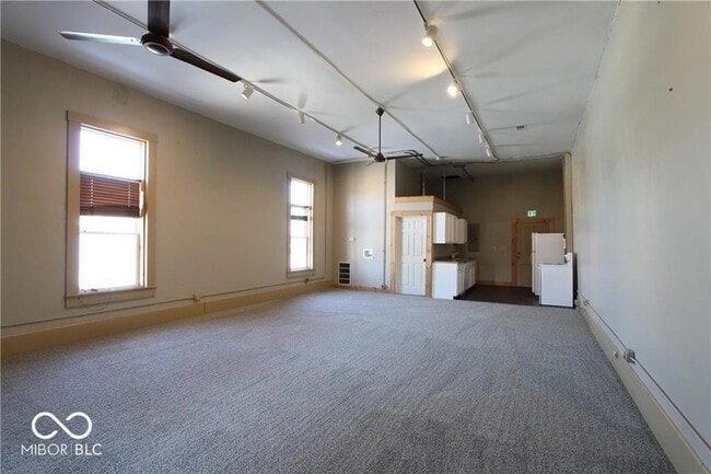 Building Photo - 101 S Main St