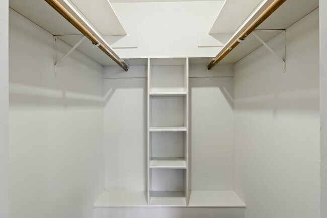 Foto del edificio - 9410 Edgebrook Dr