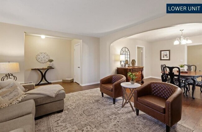 Foto del edificio - 1527 W Knox Ave