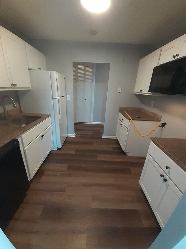 Building Photo - RIVERSIDE CHATEAU ASSOCIATES LP