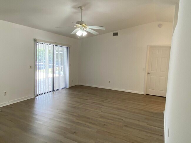 Foto del edificio - 1880 SW Bradway Ln