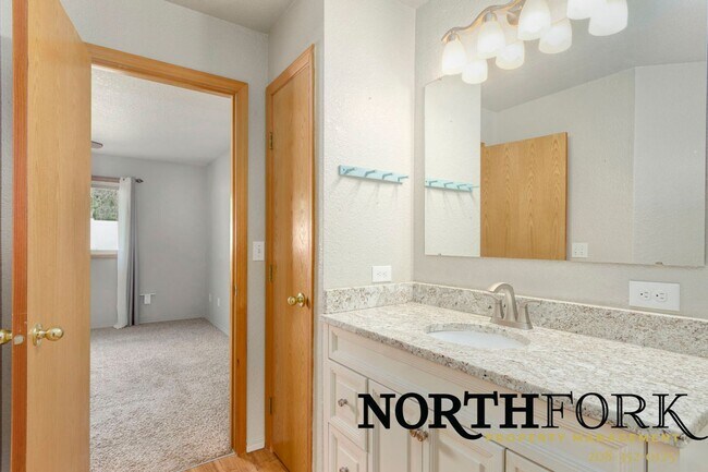 Building Photo - SE Boise Condo