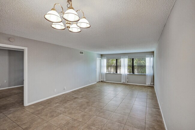 Foto del edificio - 2906 SW 21st Terrace