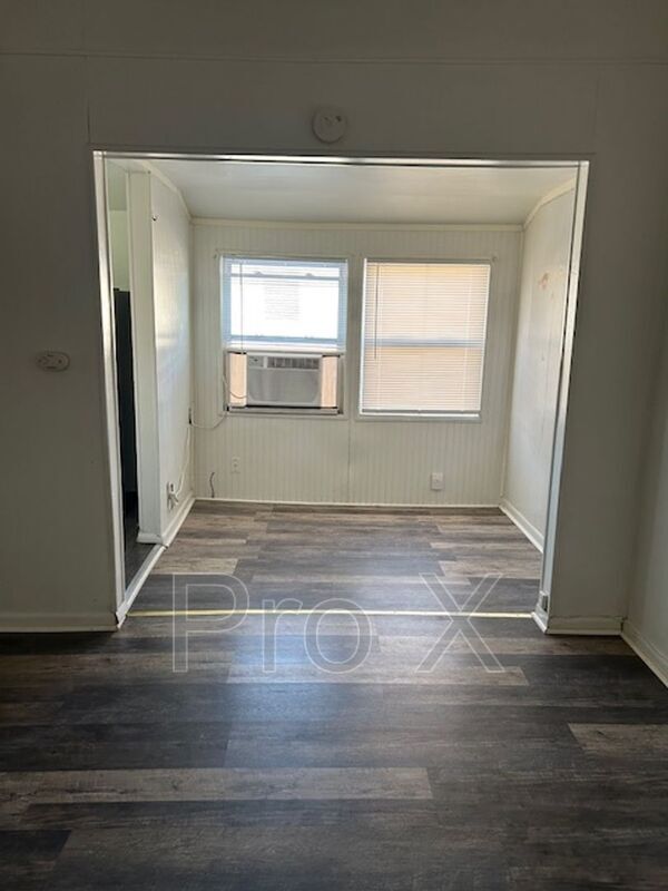 Foto del edificio - 1007 E Madison St