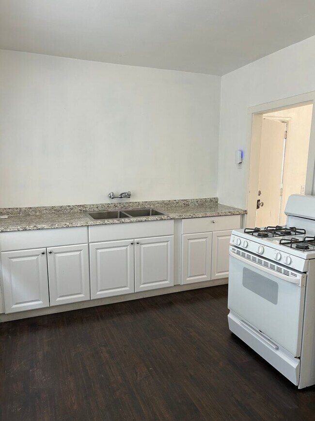 Foto del edificio - One Bedroom Near Downtown Hayward