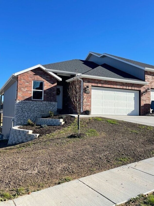 BRAND NEW DUPLEXES UNDER CONSTRUCTION!!!! House for Rent in Ozark, MO