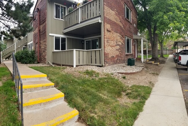 Side - 857 S Van Gordon Ct