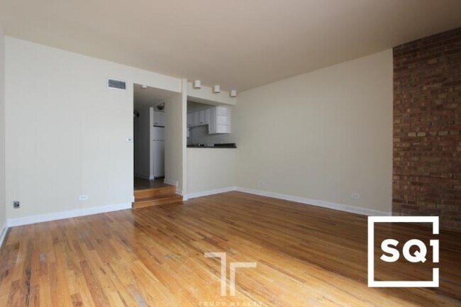 Building Photo - 0 bedroom in Chicago IL 60610