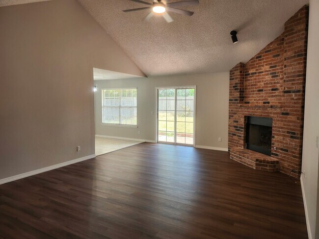 Foto del edificio - 1884 N Albany Ln