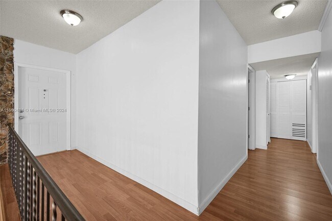 Foto del edificio - 4850 SW 63rd Terrace