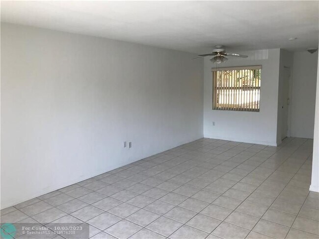 Building Photo - 7440 Miami Lakes Dr