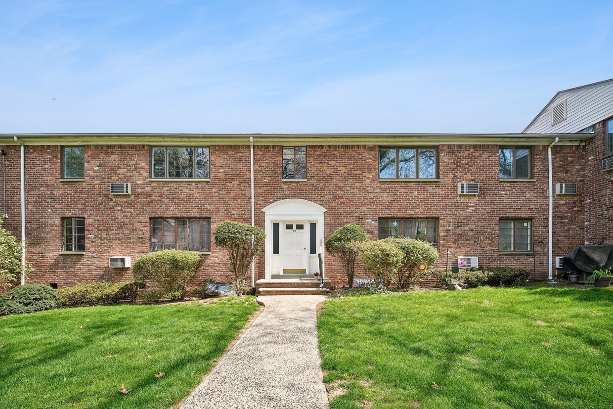 Photo - 69B Troy Dr (Springfield, NJ)