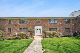 Building Photo - 69B Troy Dr