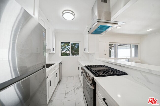 Building Photo - 1206 Hayworth Ave