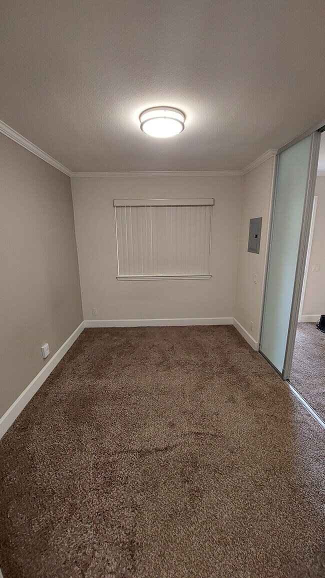 Building Photo - 8521 Villa La Jolla Dr