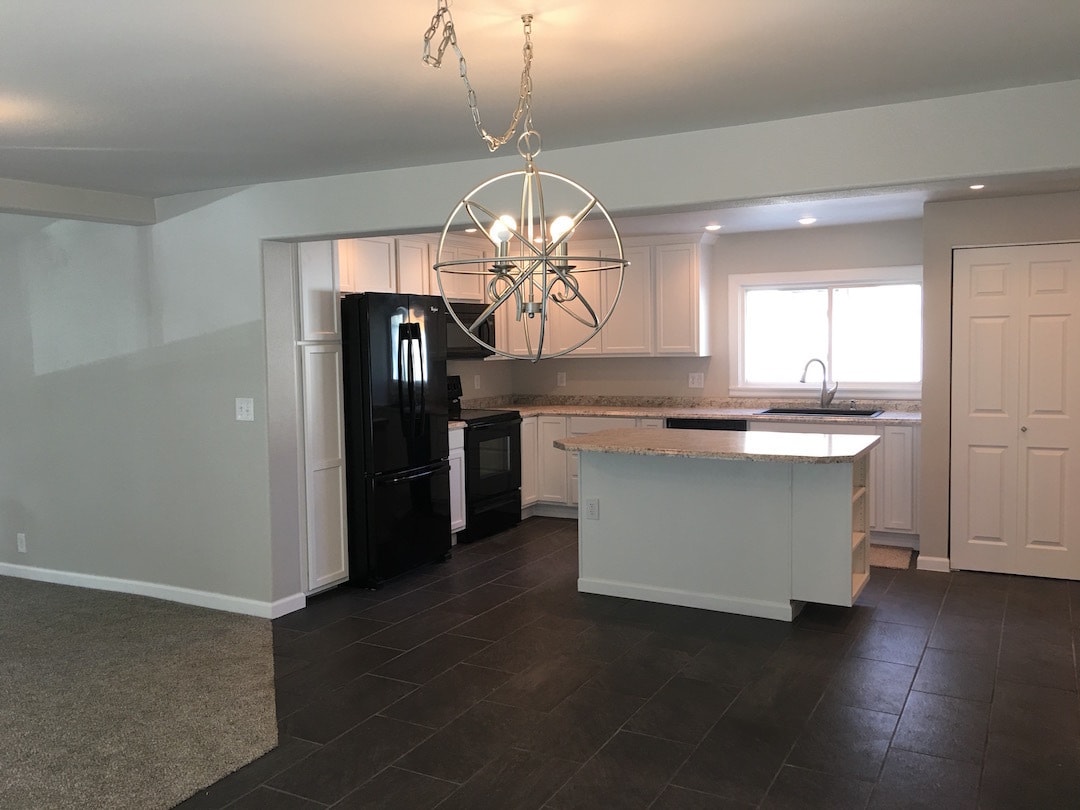 Primary Photo - 4 bedroom, 2 bath Home