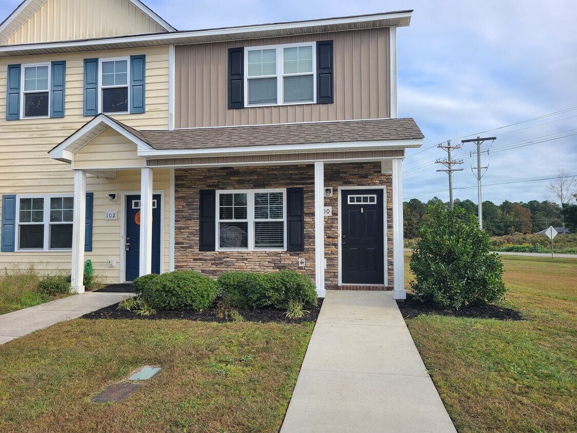 Foto principal - 2 Bedroom, 2.5 Bath Townhouse located in S...