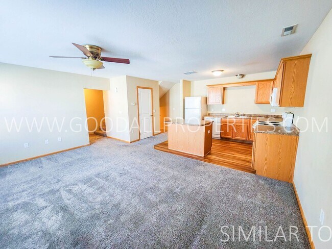 Foto del edificio - 2-Bedroom, 2-Bath Townhome in Ankeny with Attached 2-Car Garage