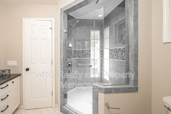 Building Photo - 2771 Winding Ln NE