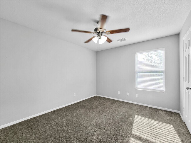 Building Photo - 20911 Foxwood Glen Ln