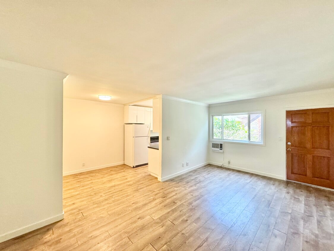 Primary Photo - 14041 Moorpark St